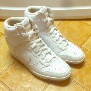 Nike Women’s Sky High Dunk Wedge(Leather/Gum/White